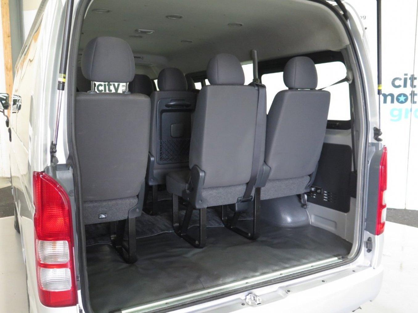 Тойота hiace фото салона